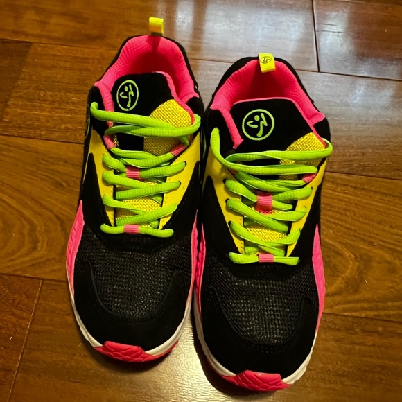 ZUMBA Air Stud Lo Shoes - NEVER WORN! - Picture 5 of 6